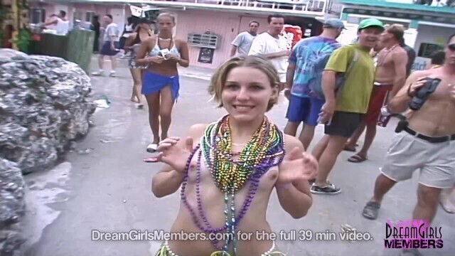  Watch desirable chickfriend's movie 