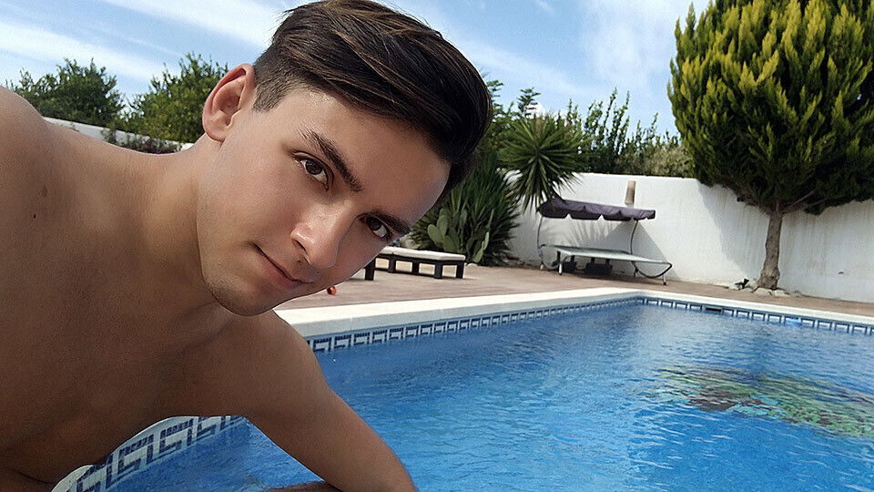 Cum Eating Boy In The Sun - Maxxie Wilde - TXXXMStudios