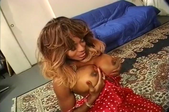 Voluptious Blond Vixen Overcums Shiness