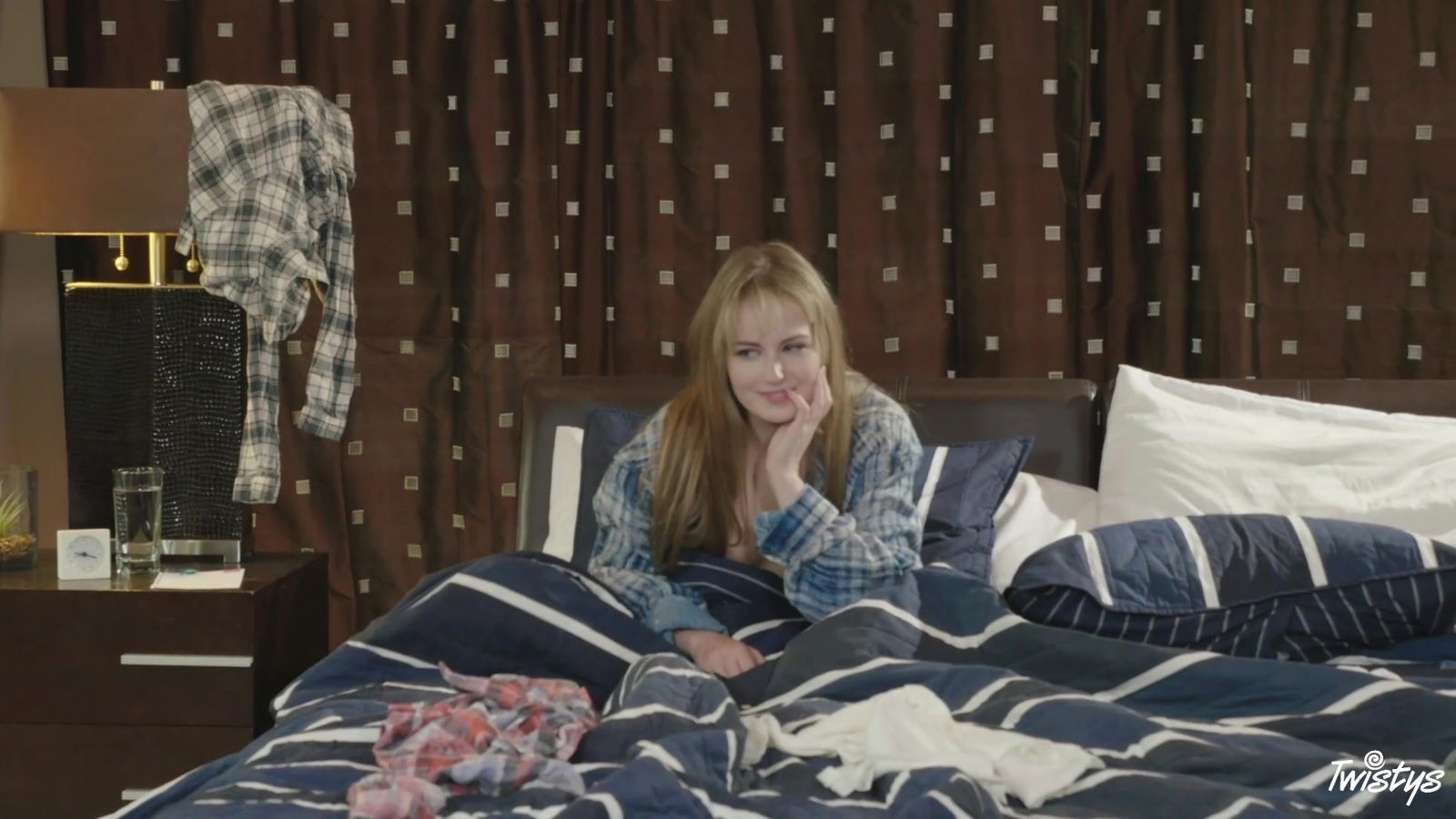 Big sex toys are enough to please Scarlett Sage and her friend