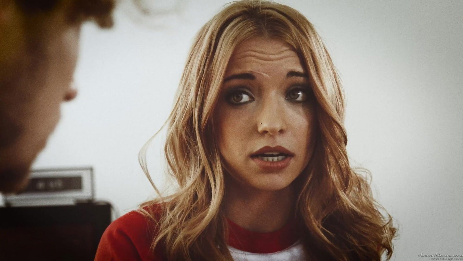 Kinky Paisley wants play with stiff