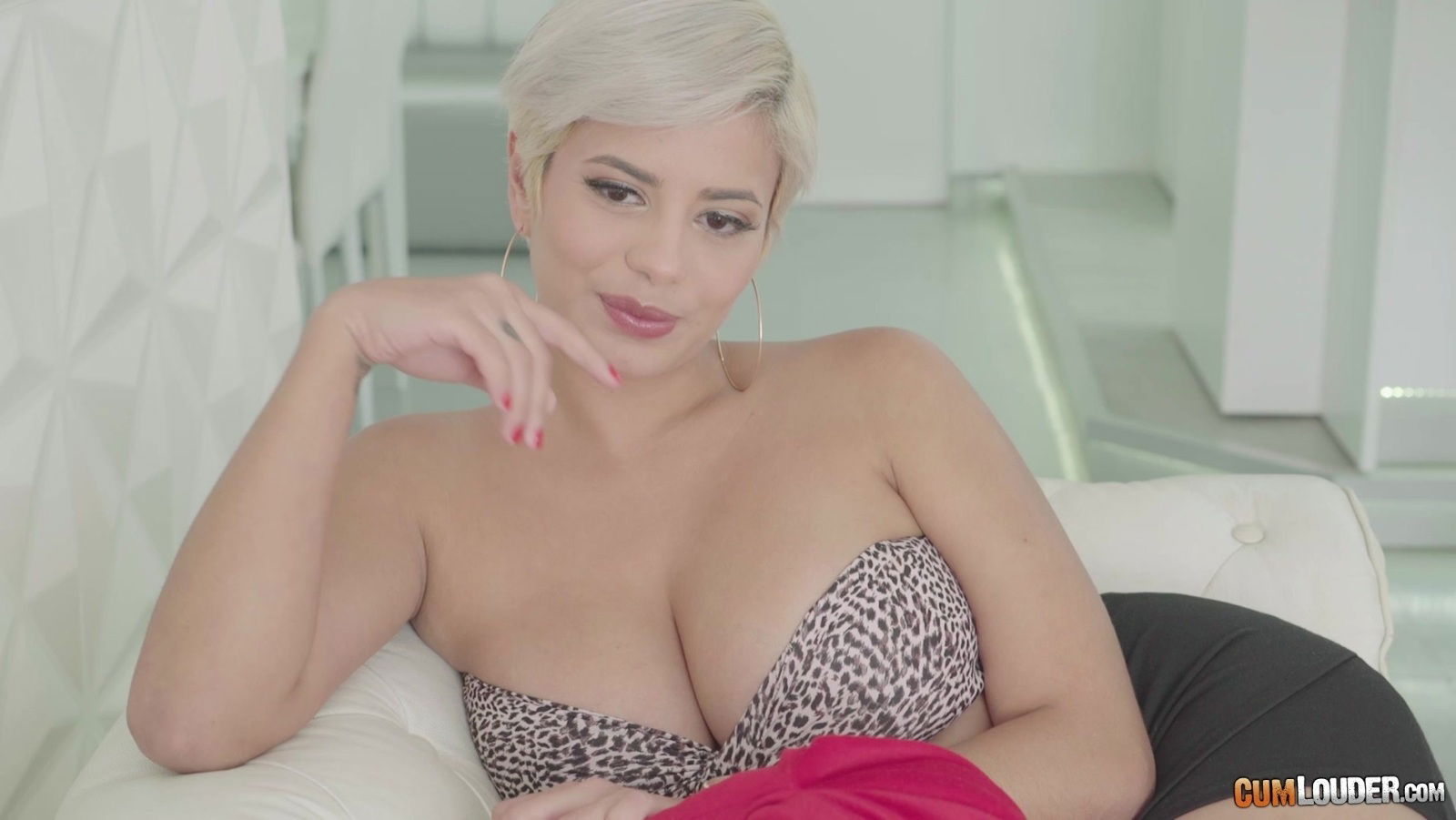 Nothing pleases Amaranta Hank like getting fucked roughly