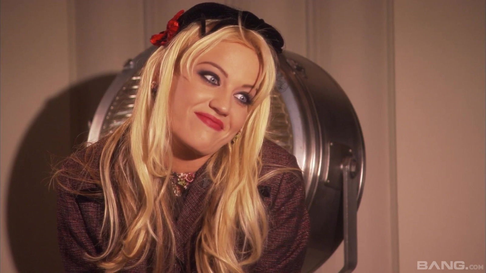 Blonde Felix Vicious gets her tight cunt drilled with a fat dick