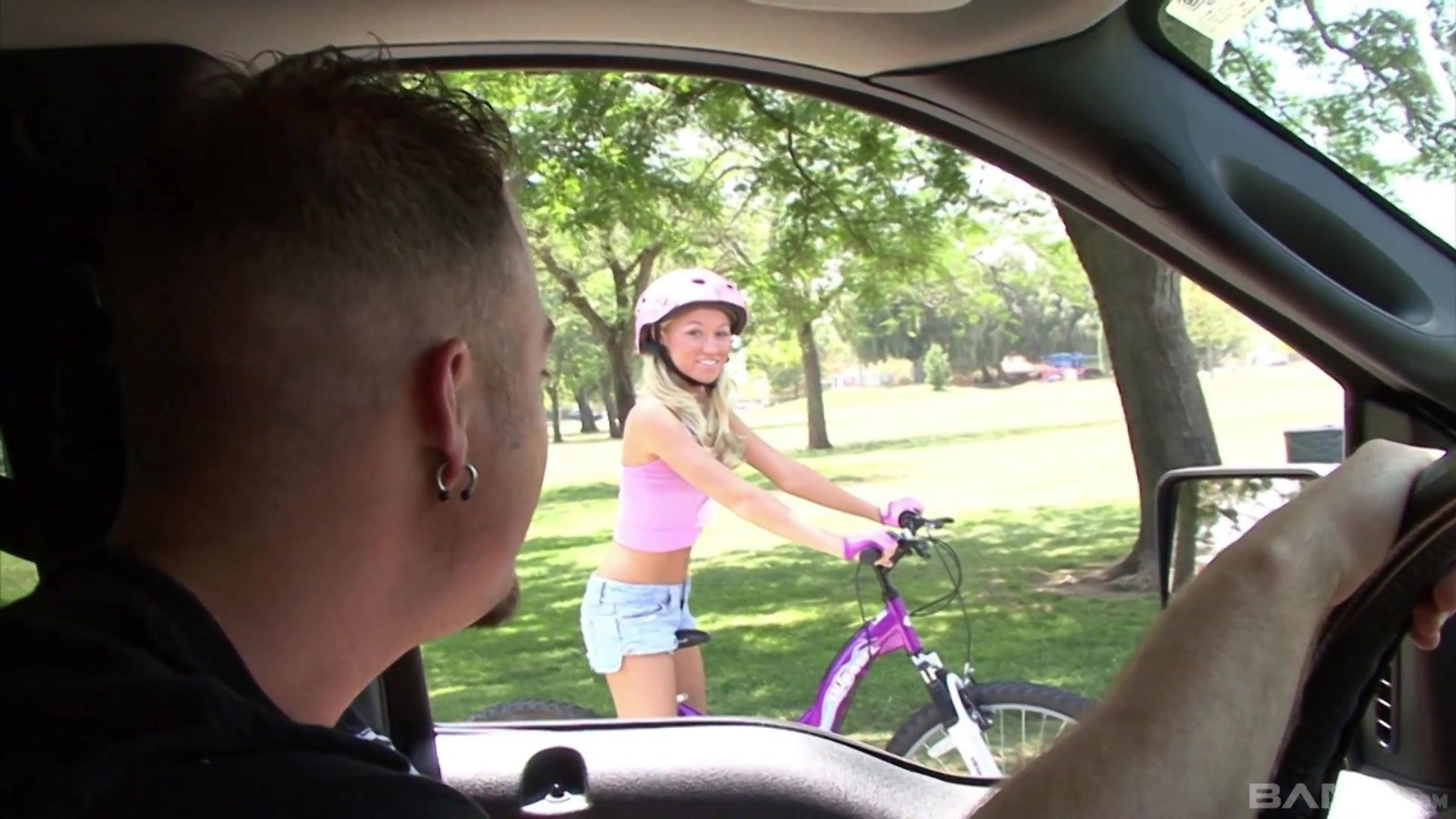 Smoking hot teen Madison Scott knows how to fuck properly