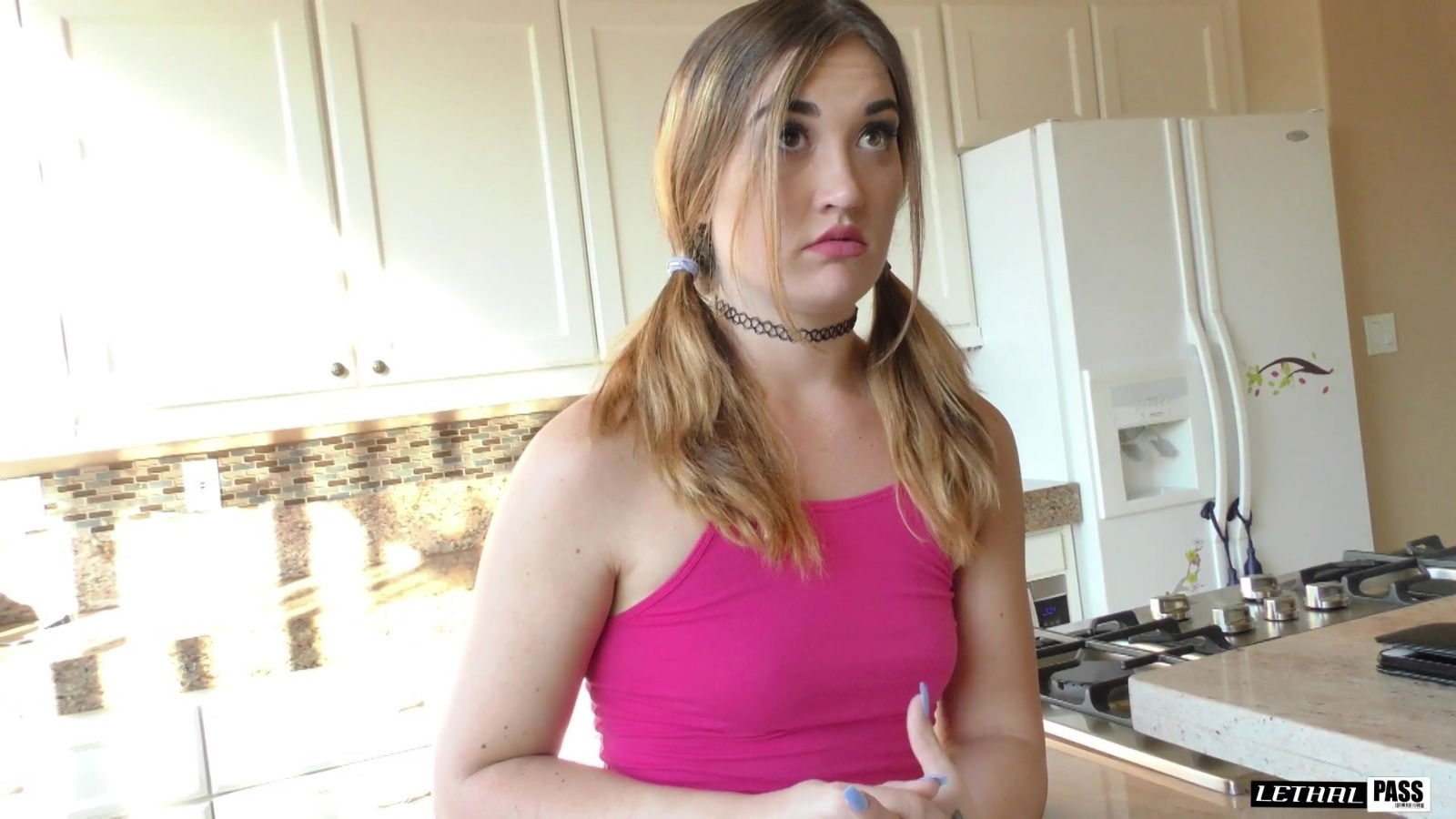 Monroe's tight pussy penetrated with man's ereted boner