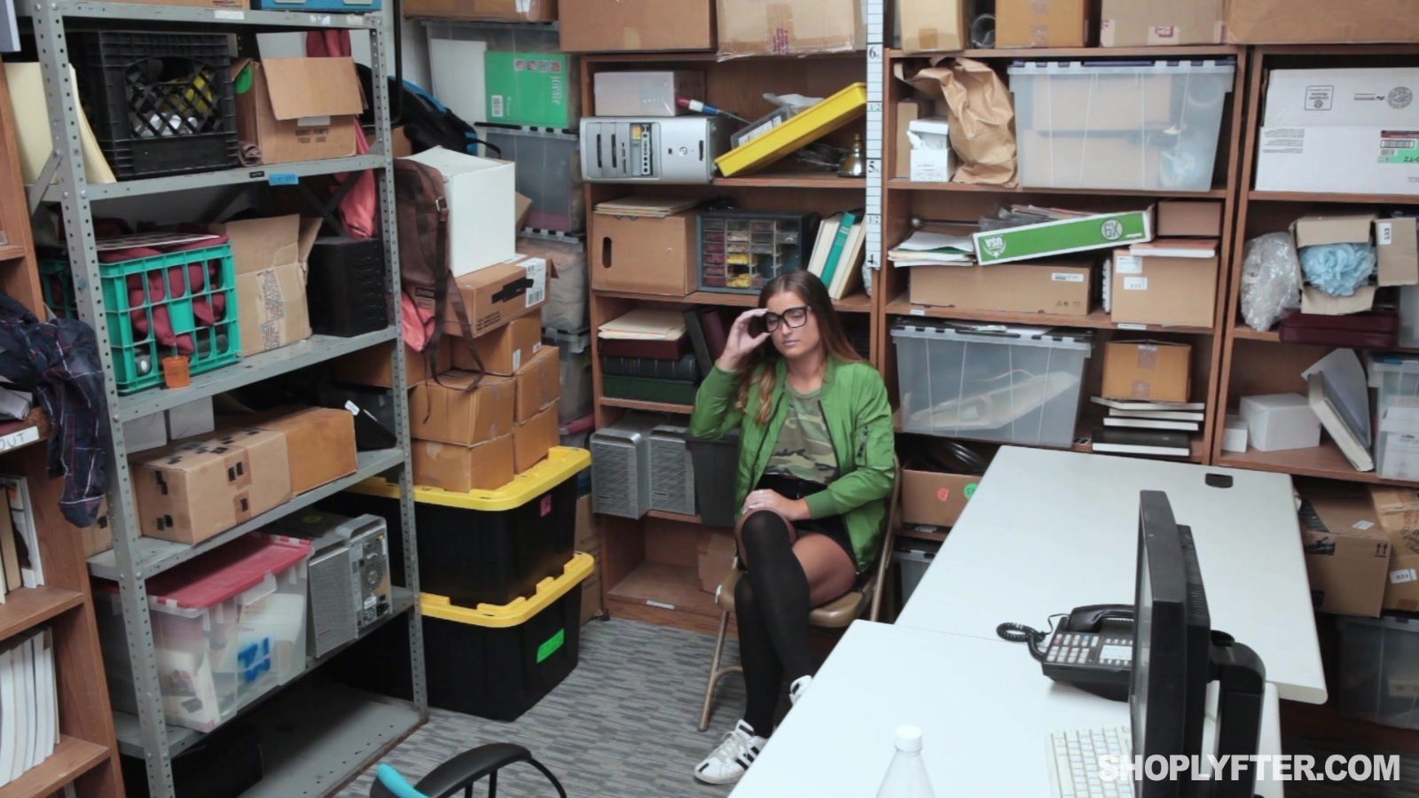 Oral sex and pussy drilling with Dakota Rain in a storage room