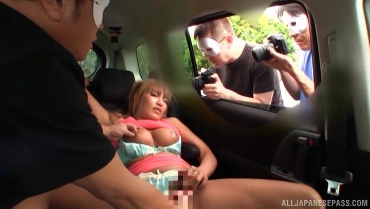 Futaba Yukina ravished in a back seat by a horny lover