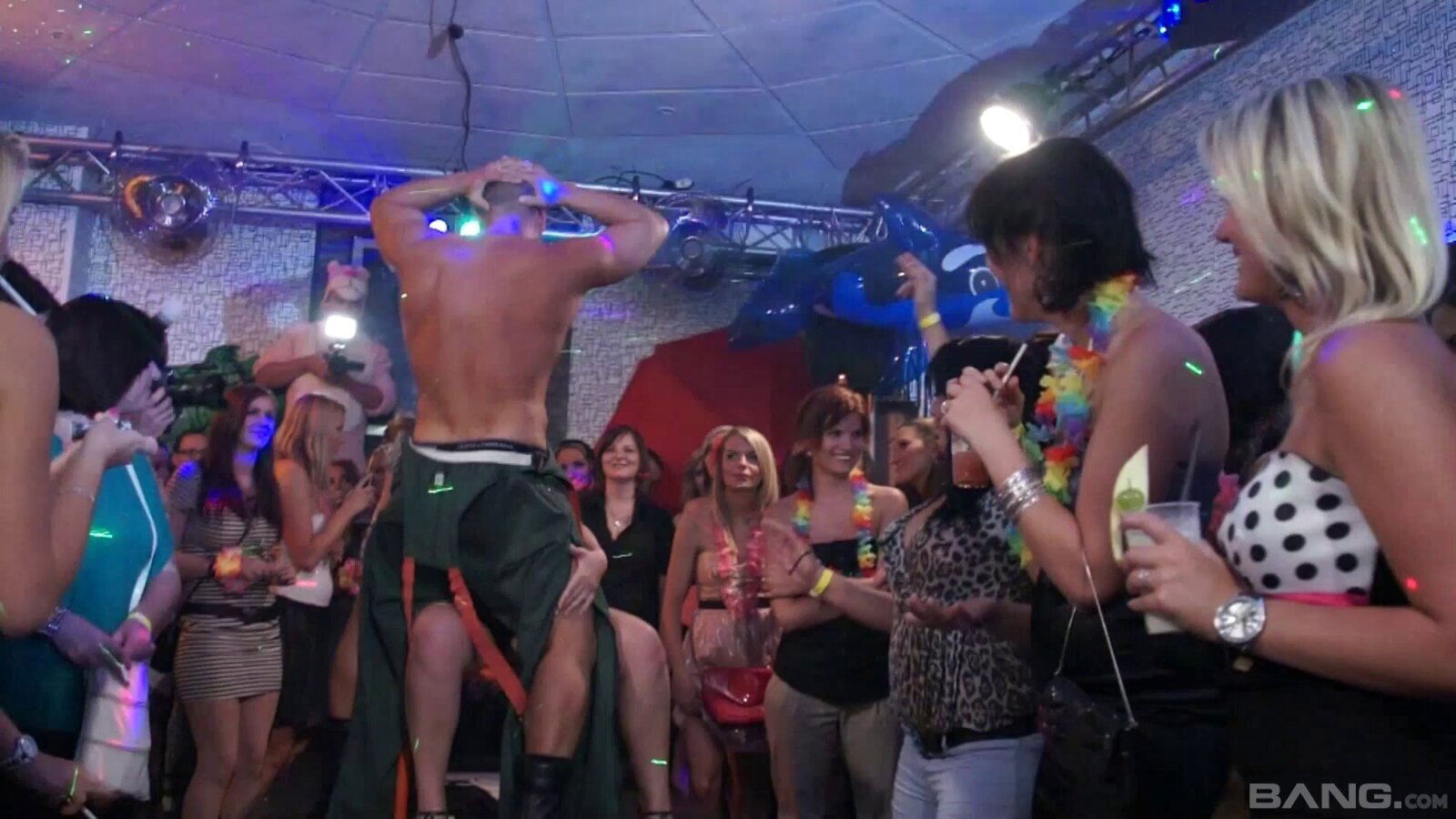 Dancing turns hardcore at the club with super hot chicks