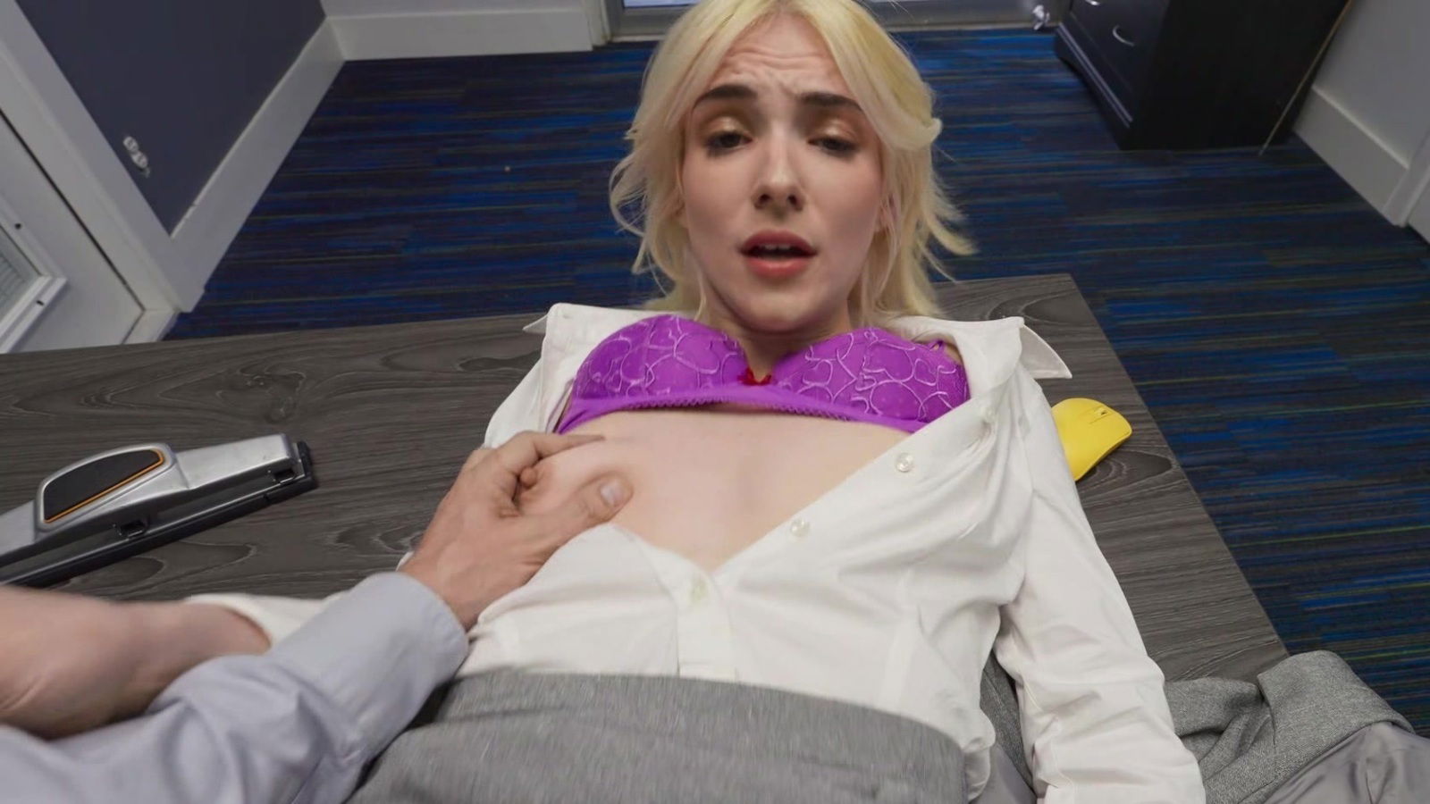 Blonde bimbo with small cans gets boned office