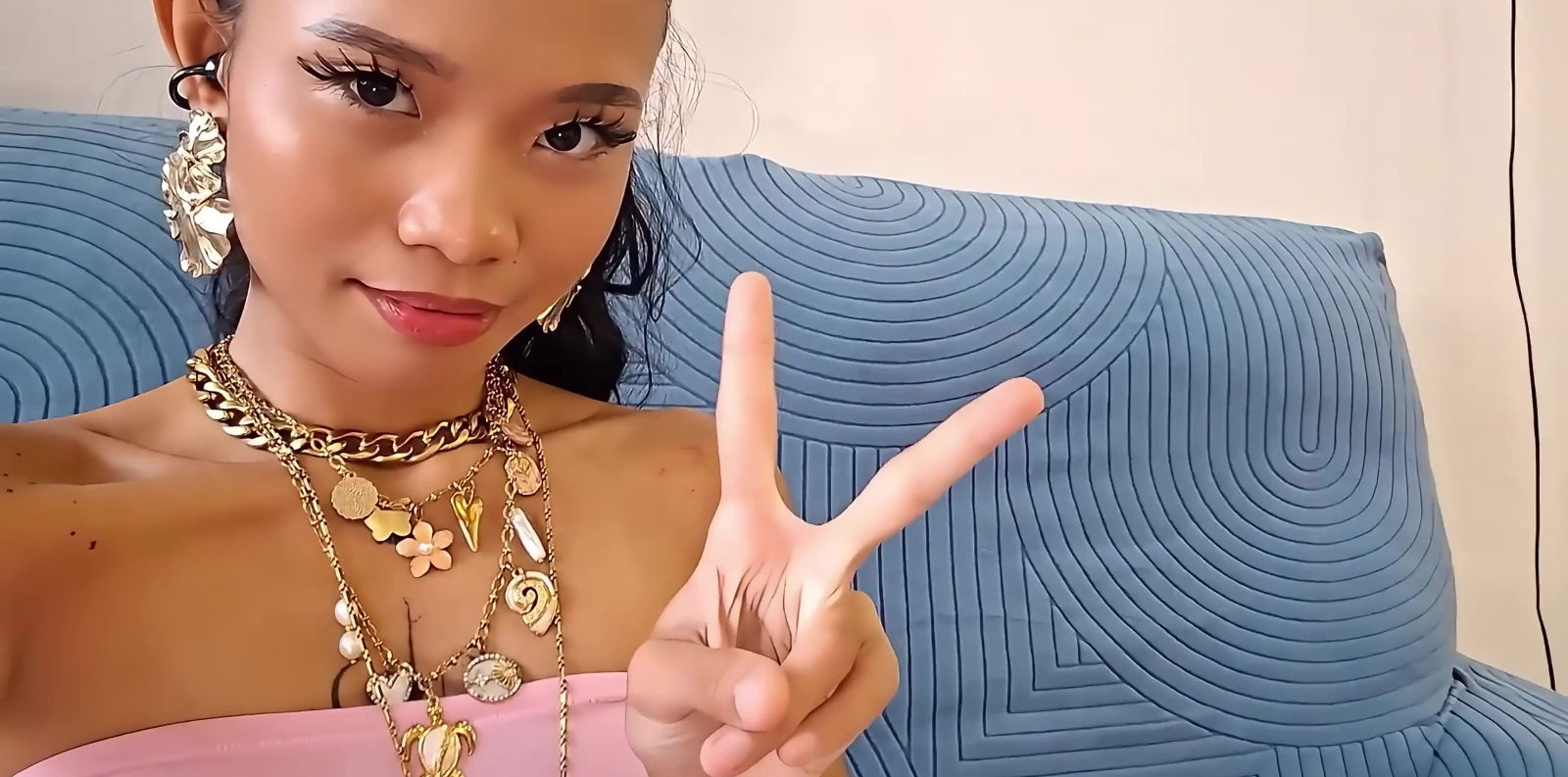 Petite Asian Takes Every Position Mega Orgasm