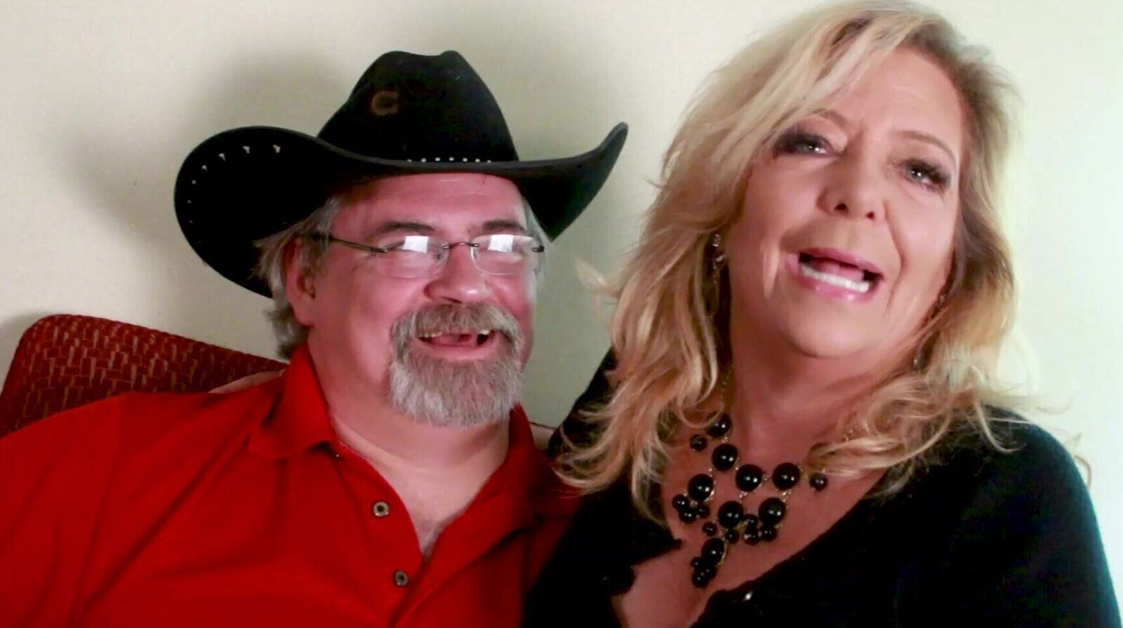 Blonde mature Karen Summer shakes natural while riding cowgirl pose