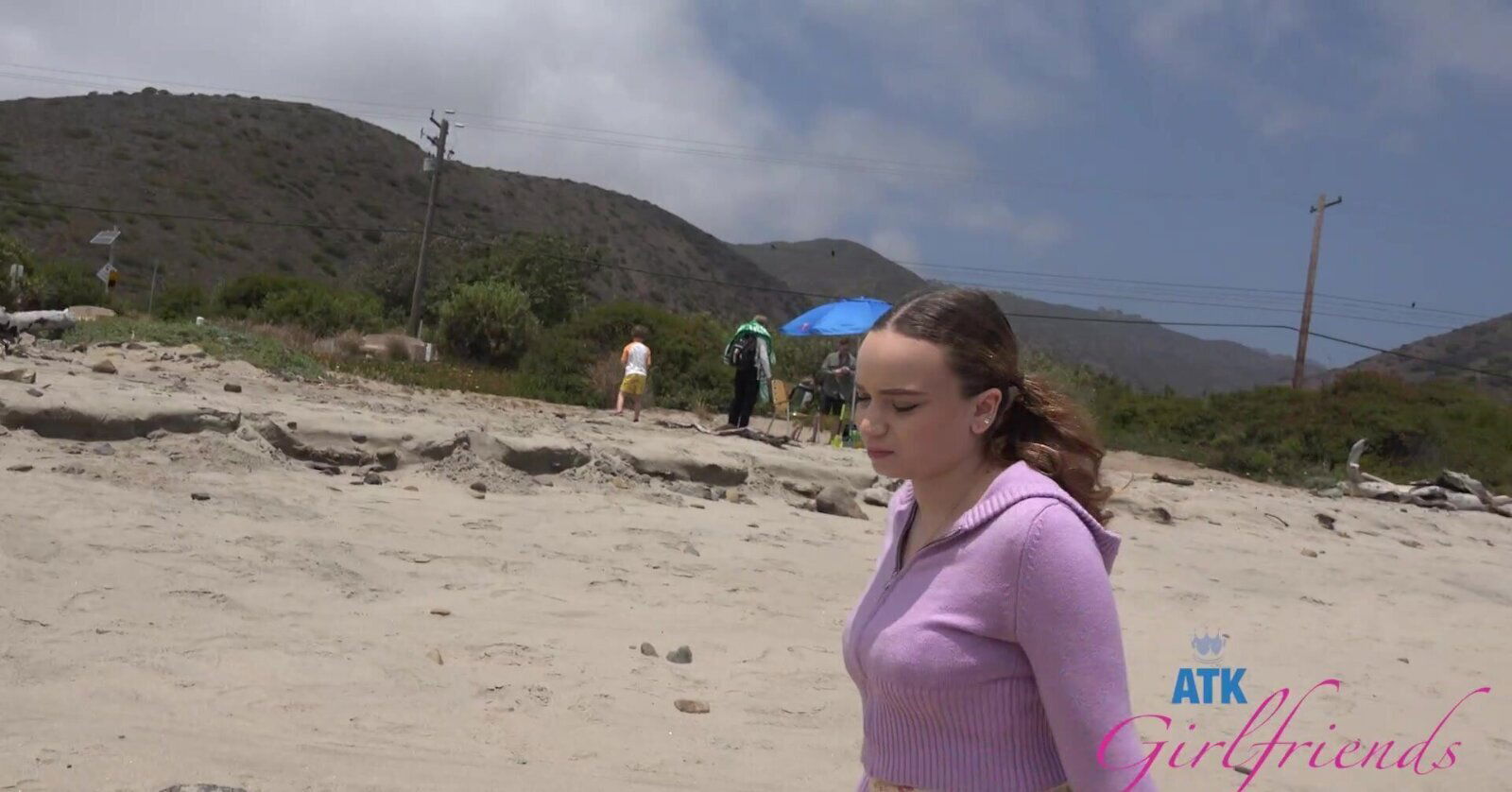 Skinny teen Selina gets fucked beach style