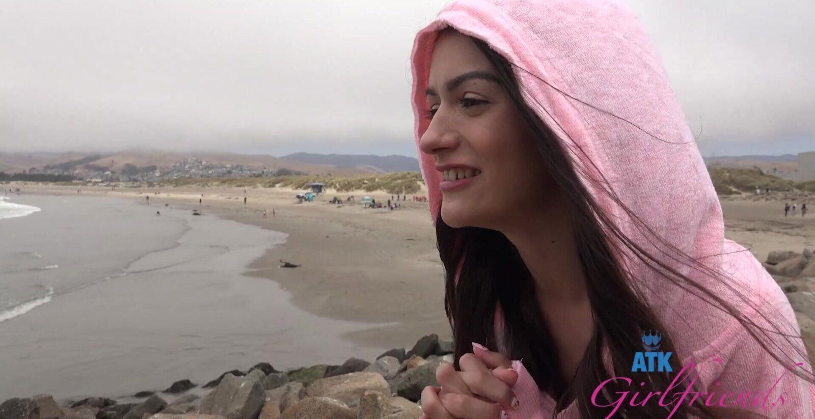 Summer Renee, petite brunette from arkansas, enjoys herself beach.