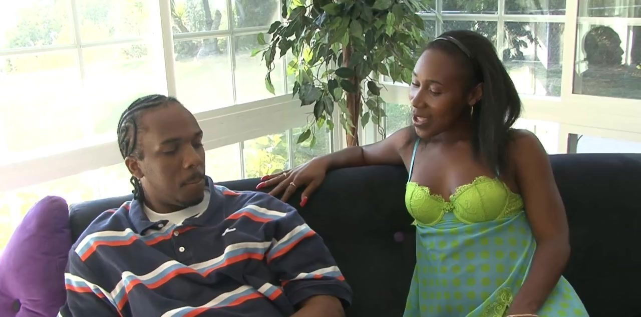 Nikole Richie girl with natural gives good blowjob.