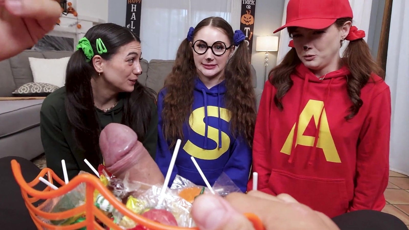 Cute teens Bella Blu, Jade Valentine Megan Mistakes banged living room