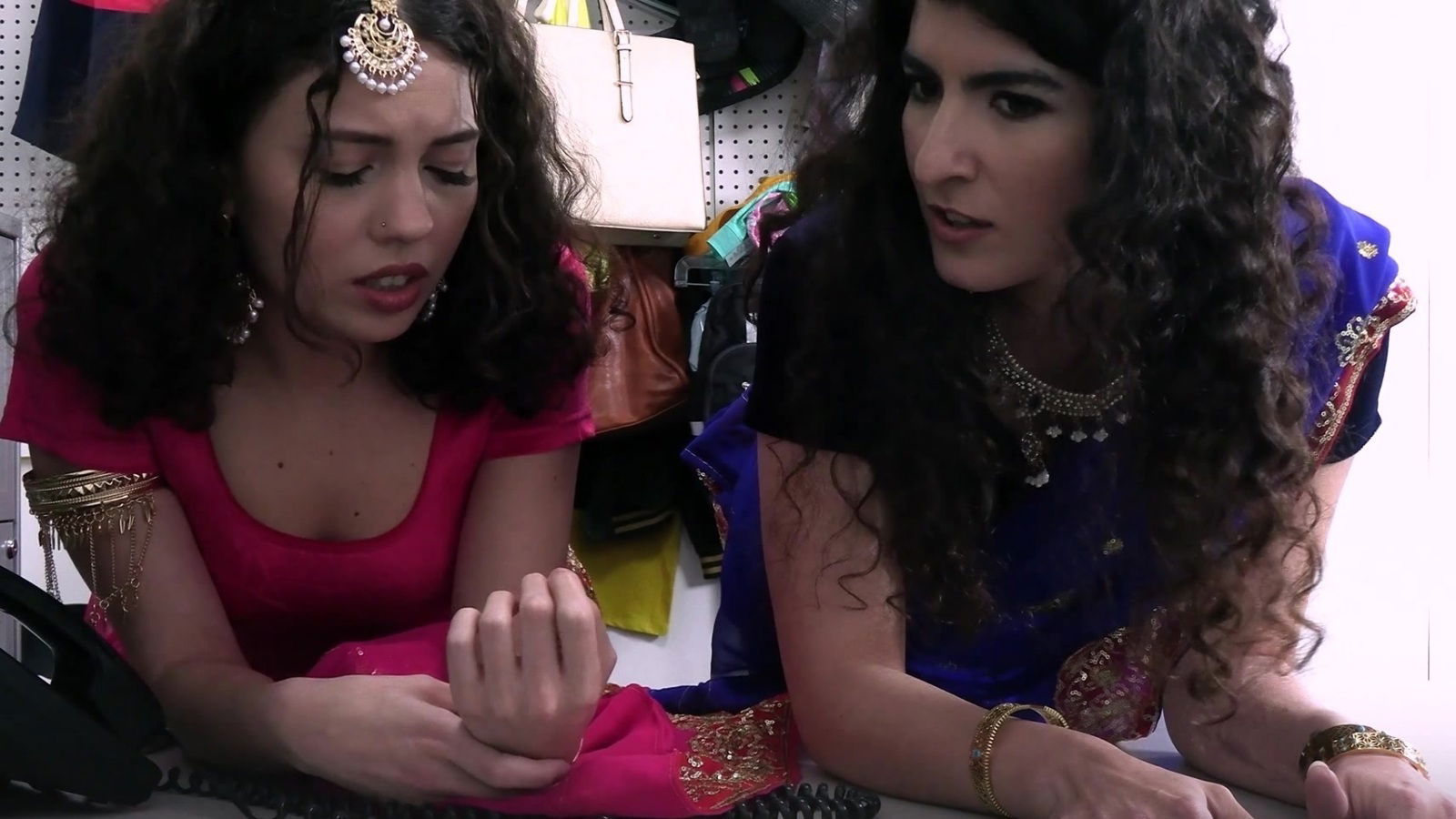 Satine Summers Nikki Slick lick each other's pussy before getting laid