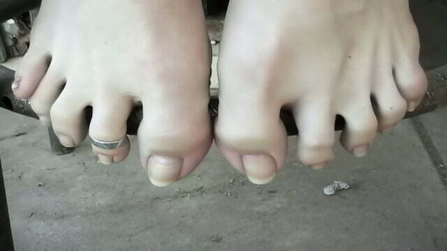 Abigail Sexy Feet Soles Show