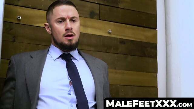 Suited businessman Skyy Knox worships boss's feet deeply