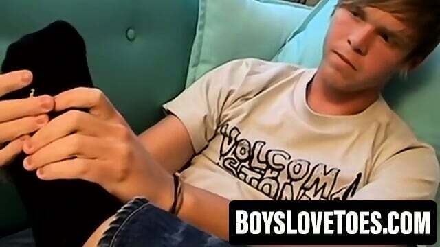 Blond twink Colby Bonds strokes till erupts hard