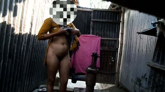 Bangladeshi Viral Girl Bathing Show Part- Webcam Porn