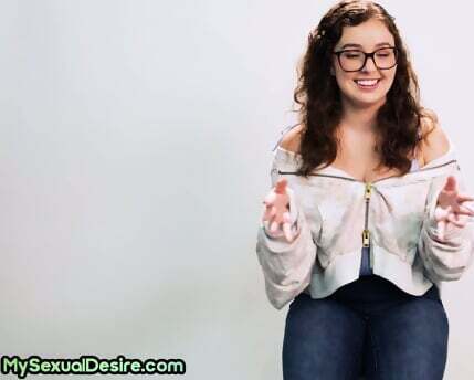 Naturaltitted with glasses solo