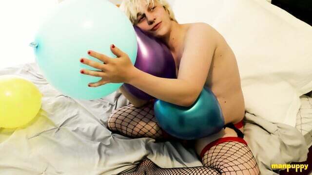 Twink Elis Ataxxx Shows Sexy Fishnet Lingerie