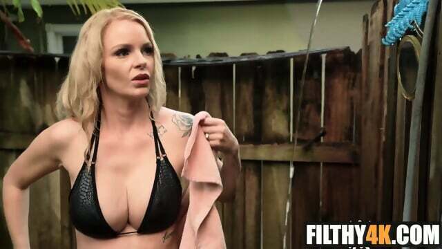 Stepmoms Sexy Toes Fill Valentino, Carina Blair