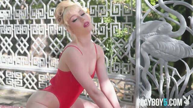 Petite teen Baywatch model Braylin Bailey goes nude outdoor