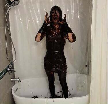 Chocolate messy crossdresser