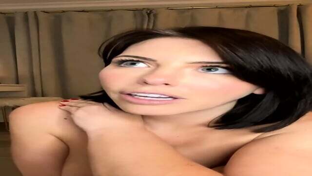 Adriana chek sola masturbando