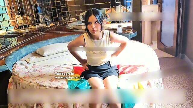 Jovencita boliviana deja coger, porque necesita dinero debido cirsis pais