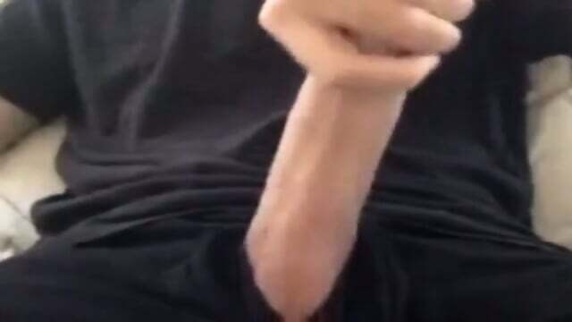 Muscular amateur strokes hard with thick bellend