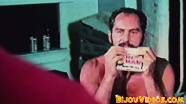 Muscular retro hottie have satisfying session with mature dudes