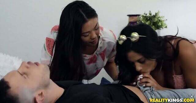 Daddy's Girls Having Threesome With Cocked