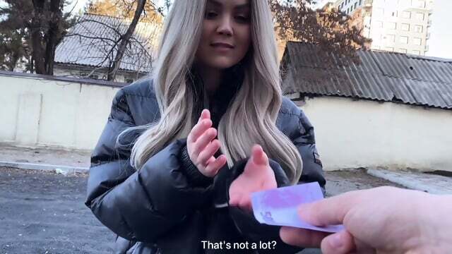 Alexa Mills Comendo gostosa