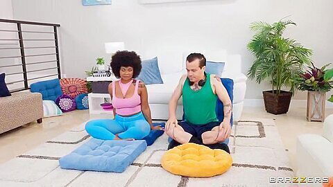 Avery Jane Detecting Some Booty