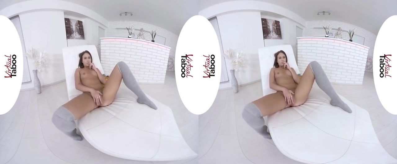 Virtual Reality Jeanine Petite Jenny With Young Body