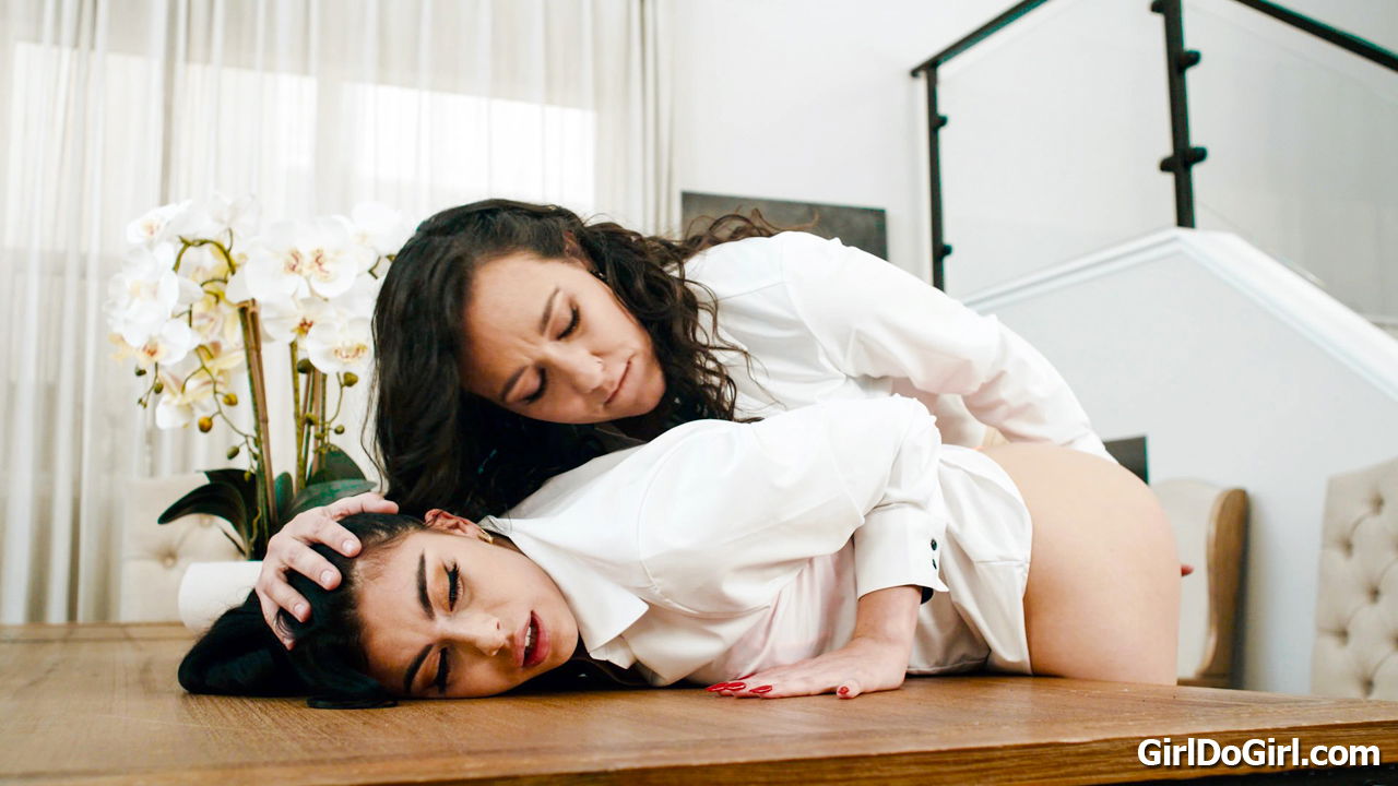 eats guys SPERM wifes butt