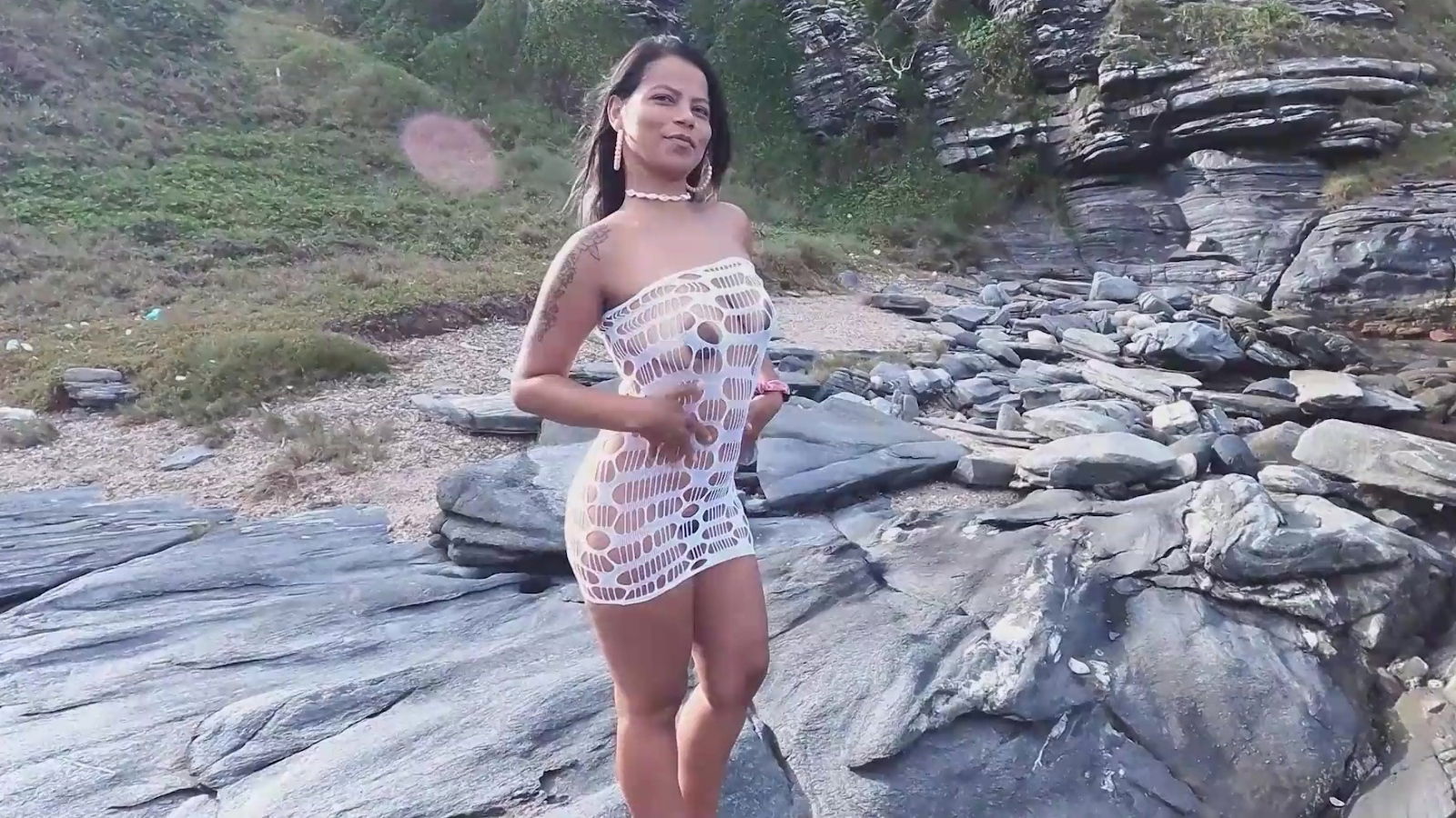 Horny latina girl with nice body tight gets fucked seashore