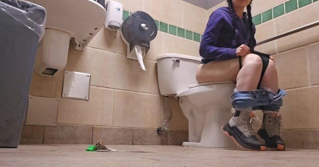 Nerdy Faery Watersports Piss Compilation