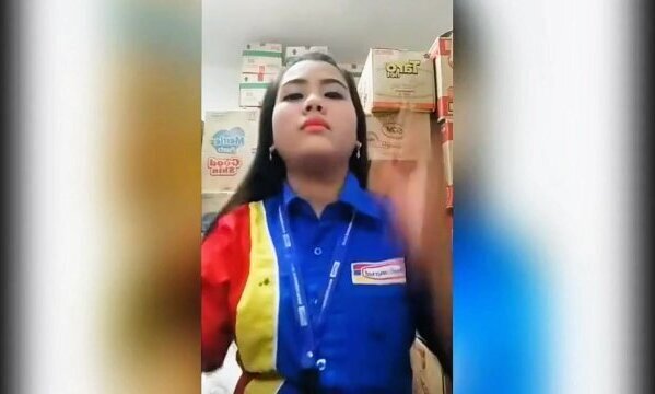 Karyawan Indomaret Live diGudang