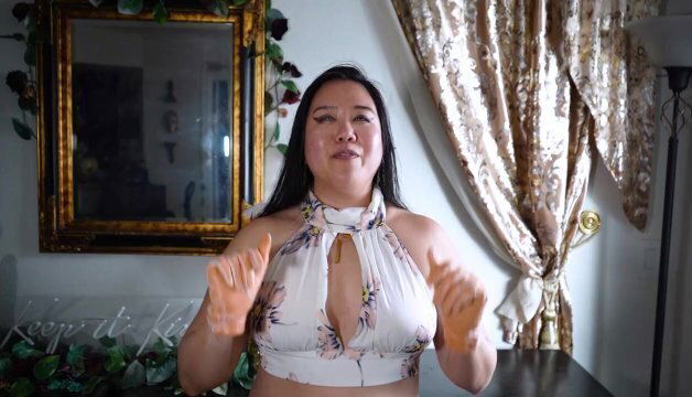 DOminatrix Mara Draws Flowers Leather Gloves