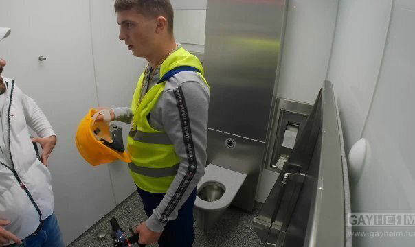 Ondrej Seno (Rico Loko,Charlie Reed,Paul Mason,Tony Sweet) german public restroom