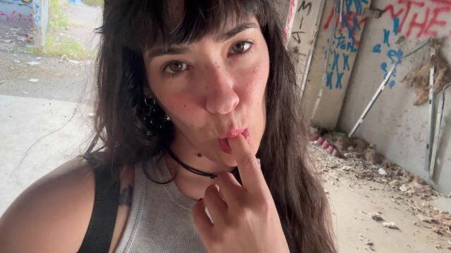 Masturbando ChoChito Estrecho lugar Abandonado. Urbex