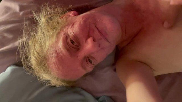 Sucking daddy’s dick while spanks fingers makes squirt