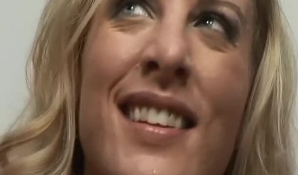 Julie Robbins bukkake slut gives handjob