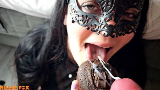 Amateur Milf Eats Thick Glazed Muffin Food- MILLIE