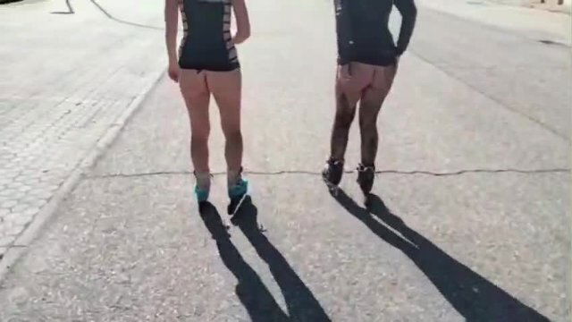 puttanelle nude roller Esibizionismo estremo