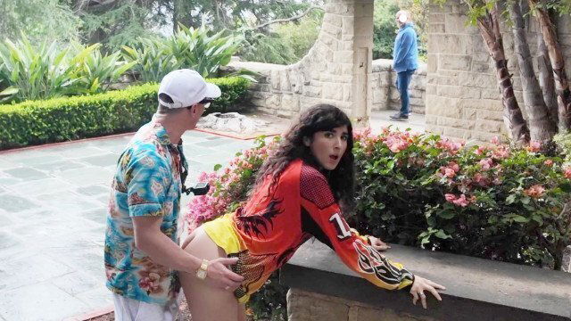 Caugh‼️Public POV💦Big Iranian Teen🔥 ایرانی‌ حشری هلوی جیگر