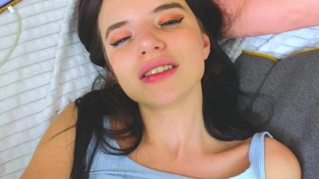 Alice does BlowJob missionary position